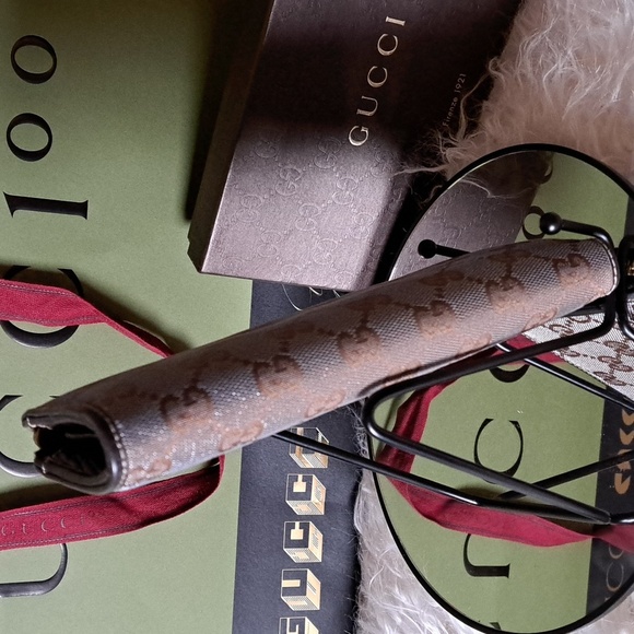 Gucci Vintage Metallic Zip Wallet EUC - Picture 8 of 16